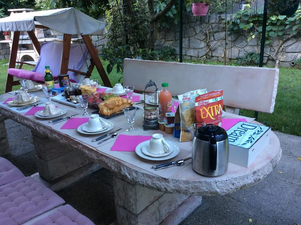Demeure D'Hotes Les Irisynes Viviers-du-Lac Bed & Breakfast